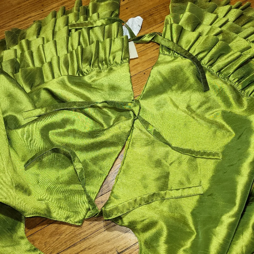 54" Ruffled Tree Skirt - Picture 7 of 7